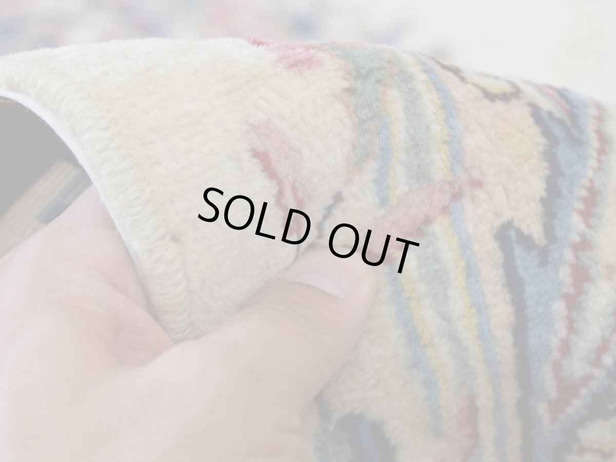 画像12: 美品 ペルシャ 絨毯 ケルマン 産 縦3.4m 横2.5m 8.5㎡ 6帖 リビング ダイニング 客室 3人掛けソファ コーナーソファ 大判 サイズ 338 x 250 cm No.256 天然 ウール 手織り ハンドメイド ラグ マット カーペット 生成り色 エメラルドグリーン 大きなお部屋に 中古品に抵抗のある方にもお勧めです (12)