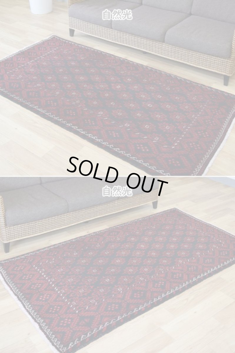 画像5: 良品 ペルシャ 部族絨毯 バルーチ 縦2m 横1m 2.3㎡ 〜3帖 リビング ダイニング 2〜3人掛けソファ センターテーブル サイズ 208 x 107 cm No.Z149 天然 肉厚 ウール 手織り トライバル ラグ 敷物 マット カーペット 幾何学模様 ヴィンテージ ビンテージ  黒 ブラック エンジ b-z149-208107h57-001 (5)