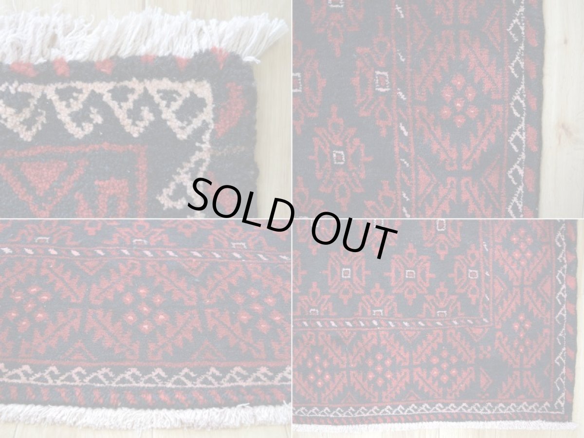 画像19: 良品 ペルシャ 部族絨毯 バルーチ 縦2m 横1m 2.3㎡ 〜3帖 リビング ダイニング 2〜3人掛けソファ センターテーブル サイズ 208 x 107 cm No.Z149 天然 肉厚 ウール 手織り トライバル ラグ 敷物 マット カーペット 幾何学模様 ヴィンテージ ビンテージ  黒 ブラック エンジ b-z149-208107h57-001 (19)