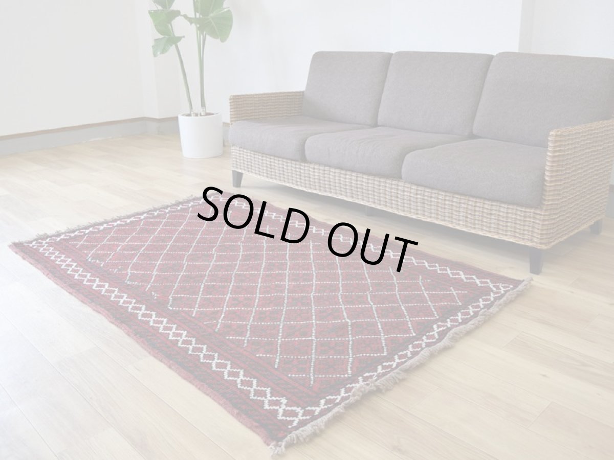 画像2: 中古品 ペルシャ 部族絨毯 グーチャン 縦1.7m 横1.1m 2㎡ 2人掛けソファ センターテーブル サイズ 168 x 110 cm No.Z183天然 肉厚 ウール 手織り トライバル ラグ 敷物 マット カーペット 幾何学模様 ヴィンテージ ビンテージ  赤 (2)