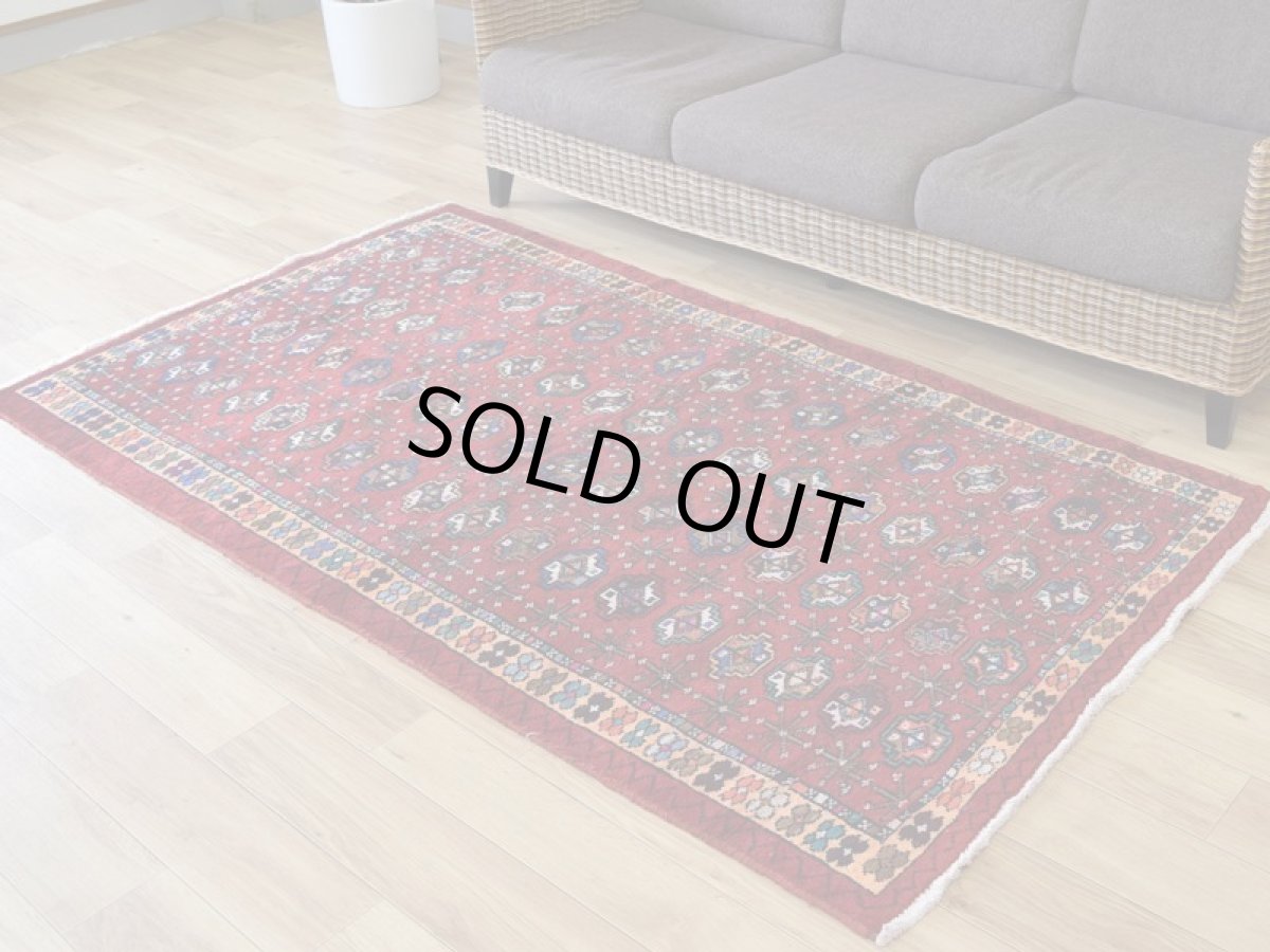 画像2: 良品 ペルシャ 部族絨毯 トルクメン 縦2m 横1.2m 2.2㎡ 〜3帖 リビング ダイニング 2〜3人掛けソファ センターテーブル サイズ 195 x 112 cm No.Z141 天然 肉厚 ウール 手織り トライバル ラグ 敷物 マット カーペット 幾何学模様 ヴィンテージ ビンテージ  赤 カラフル パステルカラー マルチカラー b-z141-195112h57-001 (2)