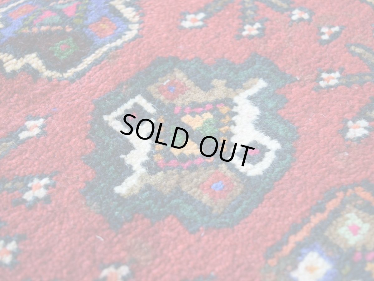 画像11: 良品 ペルシャ 部族絨毯 トルクメン 縦2m 横1.2m 2.2㎡ 〜3帖 リビング ダイニング 2〜3人掛けソファ センターテーブル サイズ 195 x 112 cm No.Z141 天然 肉厚 ウール 手織り トライバル ラグ 敷物 マット カーペット 幾何学模様 ヴィンテージ ビンテージ  赤 カラフル パステルカラー マルチカラー b-z141-195112h57-001 (11)