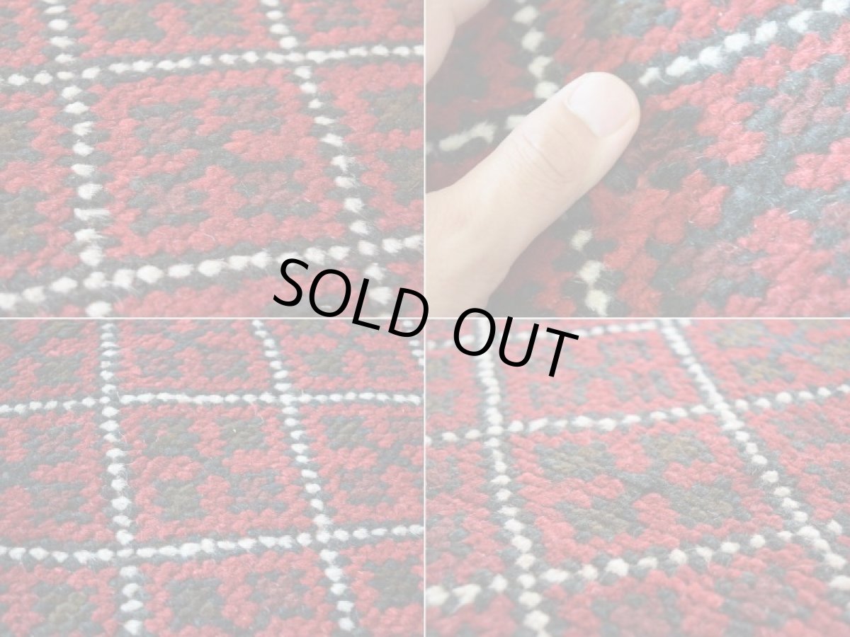画像17: 中古品 ペルシャ 部族絨毯 グーチャン 縦1.7m 横1.1m 2㎡ 2人掛けソファ センターテーブル サイズ 168 x 110 cm No.Z183天然 肉厚 ウール 手織り トライバル ラグ 敷物 マット カーペット 幾何学模様 ヴィンテージ ビンテージ  赤 (17)