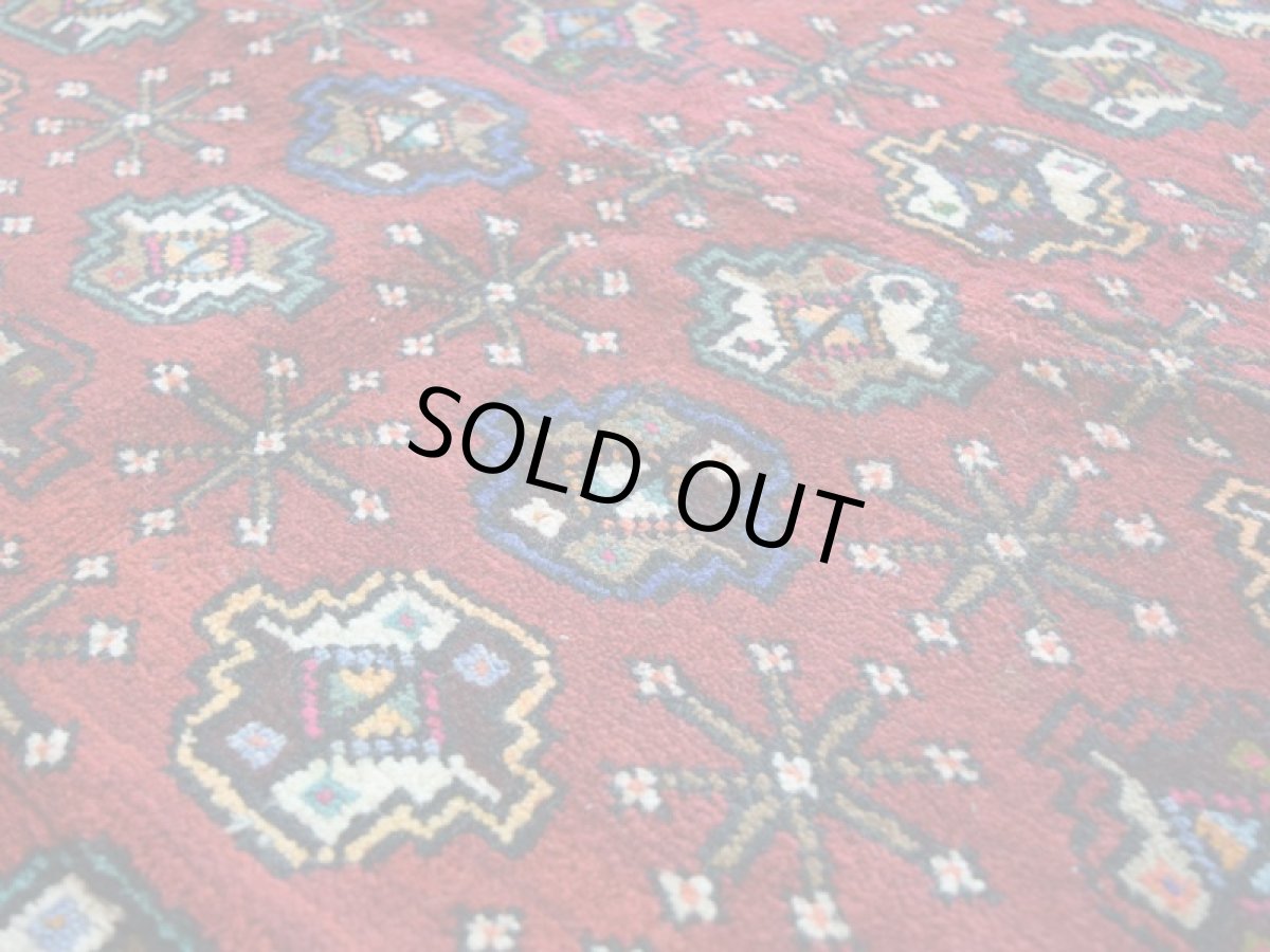 画像9: 良品 ペルシャ 部族絨毯 トルクメン 縦2m 横1.2m 2.2㎡ 〜3帖 リビング ダイニング 2〜3人掛けソファ センターテーブル サイズ 195 x 112 cm No.Z141 天然 肉厚 ウール 手織り トライバル ラグ 敷物 マット カーペット 幾何学模様 ヴィンテージ ビンテージ  赤 カラフル パステルカラー マルチカラー b-z141-195112h57-001 (9)