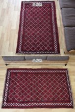 画像3: 中古品 ペルシャ 部族絨毯 グーチャン 縦1.7m 横1.1m 2㎡ 2人掛けソファ センターテーブル サイズ 168 x 110 cm No.Z183天然 肉厚 ウール 手織り トライバル ラグ 敷物 マット カーペット 幾何学模様 ヴィンテージ ビンテージ  赤 (3)