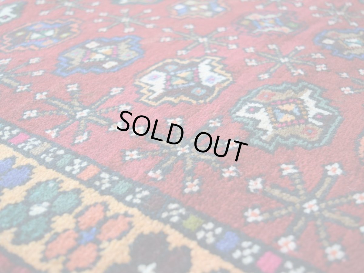 画像10: 良品 ペルシャ 部族絨毯 トルクメン 縦2m 横1.2m 2.2㎡ 〜3帖 リビング ダイニング 2〜3人掛けソファ センターテーブル サイズ 195 x 112 cm No.Z141 天然 肉厚 ウール 手織り トライバル ラグ 敷物 マット カーペット 幾何学模様 ヴィンテージ ビンテージ  赤 カラフル パステルカラー マルチカラー b-z141-195112h57-001 (10)