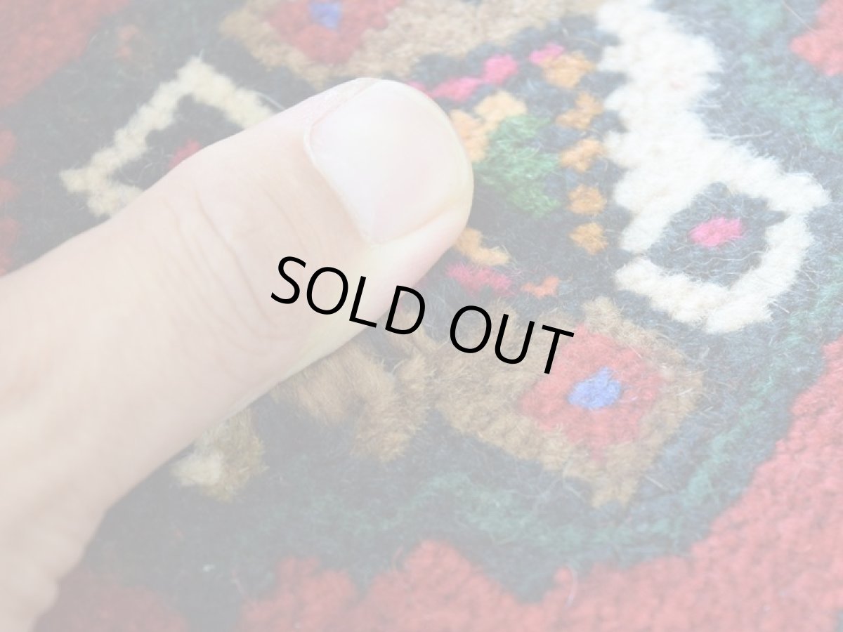 画像12: 良品 ペルシャ 部族絨毯 トルクメン 縦2m 横1.2m 2.2㎡ 〜3帖 リビング ダイニング 2〜3人掛けソファ センターテーブル サイズ 195 x 112 cm No.Z141 天然 肉厚 ウール 手織り トライバル ラグ 敷物 マット カーペット 幾何学模様 ヴィンテージ ビンテージ  赤 カラフル パステルカラー マルチカラー b-z141-195112h57-001 (12)