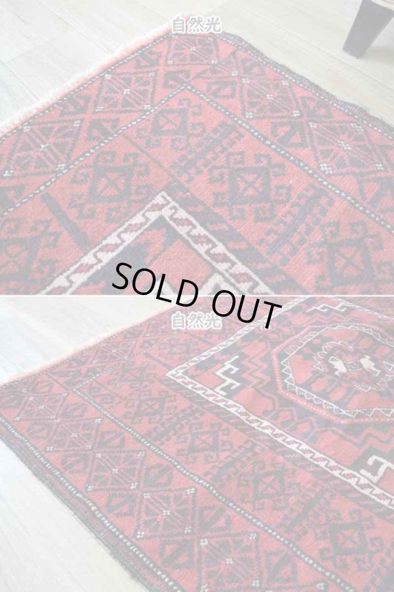 画像8: 中古品 ペルシャ 部族絨毯 バルーチ 縦2.3m 横1.2m 2.7㎡ 〜3帖 リビング ダイニング 2〜3人掛けソファ センターテーブル サイズ 225 x 120 cm No.Z173 天然 ウール 手織り トライバル ラグ 敷物 マット カーペット 幾何学模様 ヴィンテージ ビンテージ  c-z173-225120h57-001 (8)