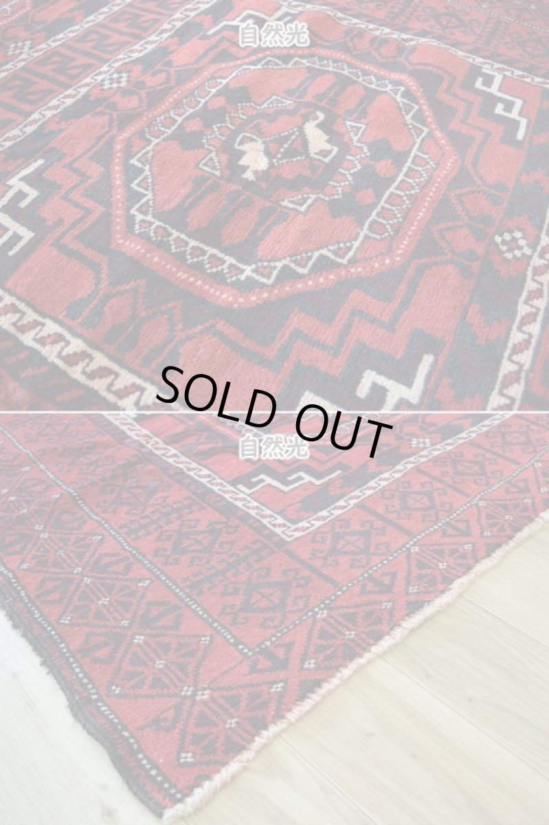 画像9: 中古品 ペルシャ 部族絨毯 バルーチ 縦2.3m 横1.2m 2.7㎡ 〜3帖 リビング ダイニング 2〜3人掛けソファ センターテーブル サイズ 225 x 120 cm No.Z173 天然 ウール 手織り トライバル ラグ 敷物 マット カーペット 幾何学模様 ヴィンテージ ビンテージ  c-z173-225120h57-001 (9)