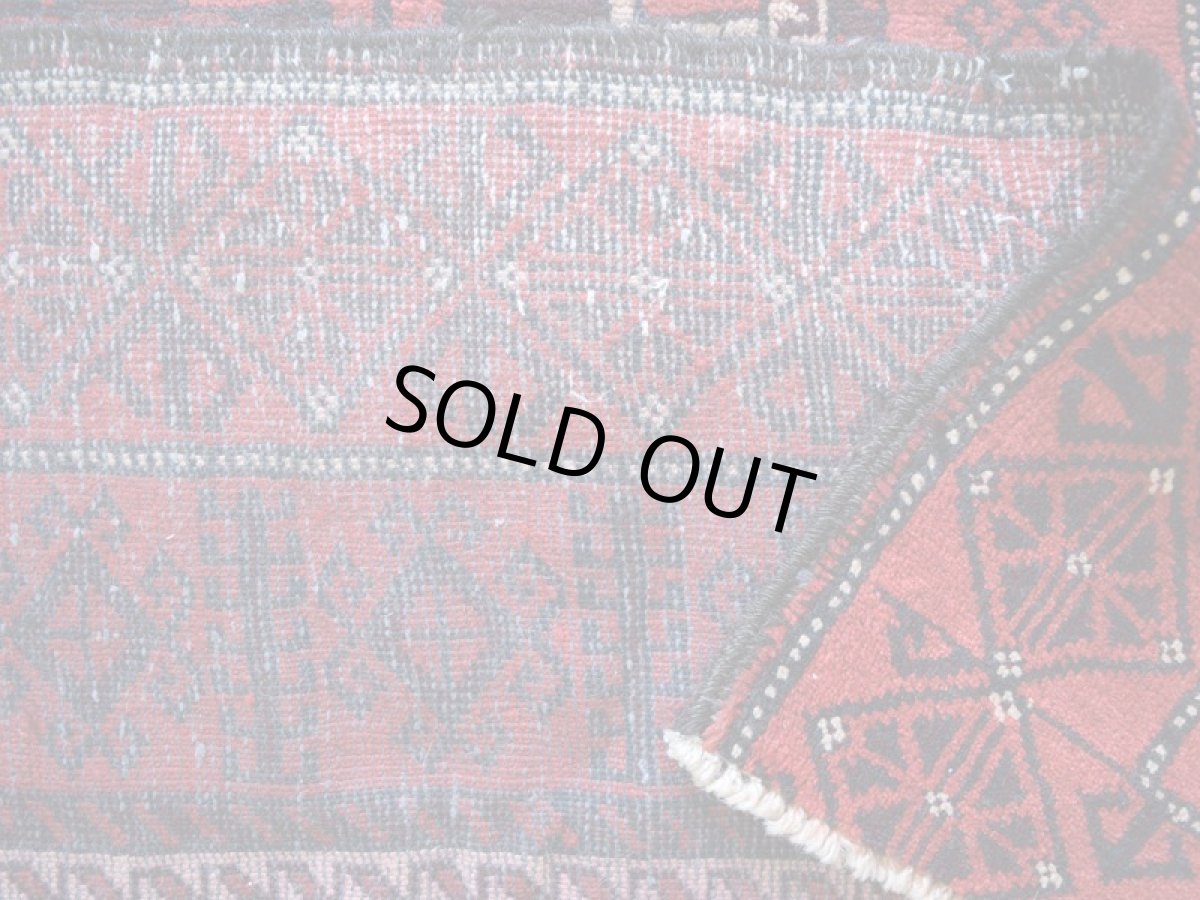 画像15: 中古品 ペルシャ 部族絨毯 バルーチ 縦2.3m 横1.2m 2.7㎡ 〜3帖 リビング ダイニング 2〜3人掛けソファ センターテーブル サイズ 225 x 120 cm No.Z173 天然 ウール 手織り トライバル ラグ 敷物 マット カーペット 幾何学模様 ヴィンテージ ビンテージ  c-z173-225120h57-001 (15)