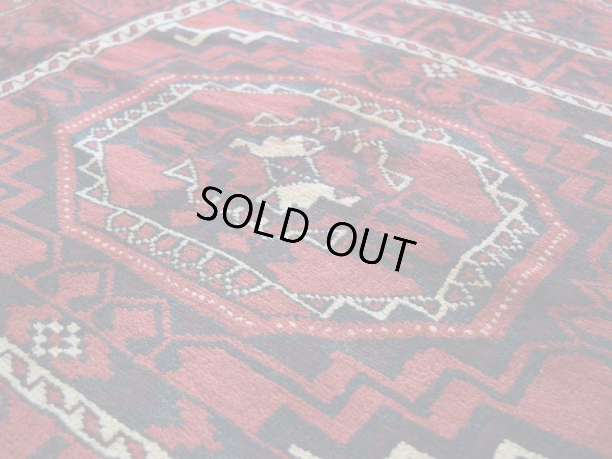 画像10: 中古品 ペルシャ 部族絨毯 バルーチ 縦2.3m 横1.2m 2.7㎡ 〜3帖 リビング ダイニング 2〜3人掛けソファ センターテーブル サイズ 225 x 120 cm No.Z173 天然 ウール 手織り トライバル ラグ 敷物 マット カーペット 幾何学模様 ヴィンテージ ビンテージ  c-z173-225120h57-001 (10)