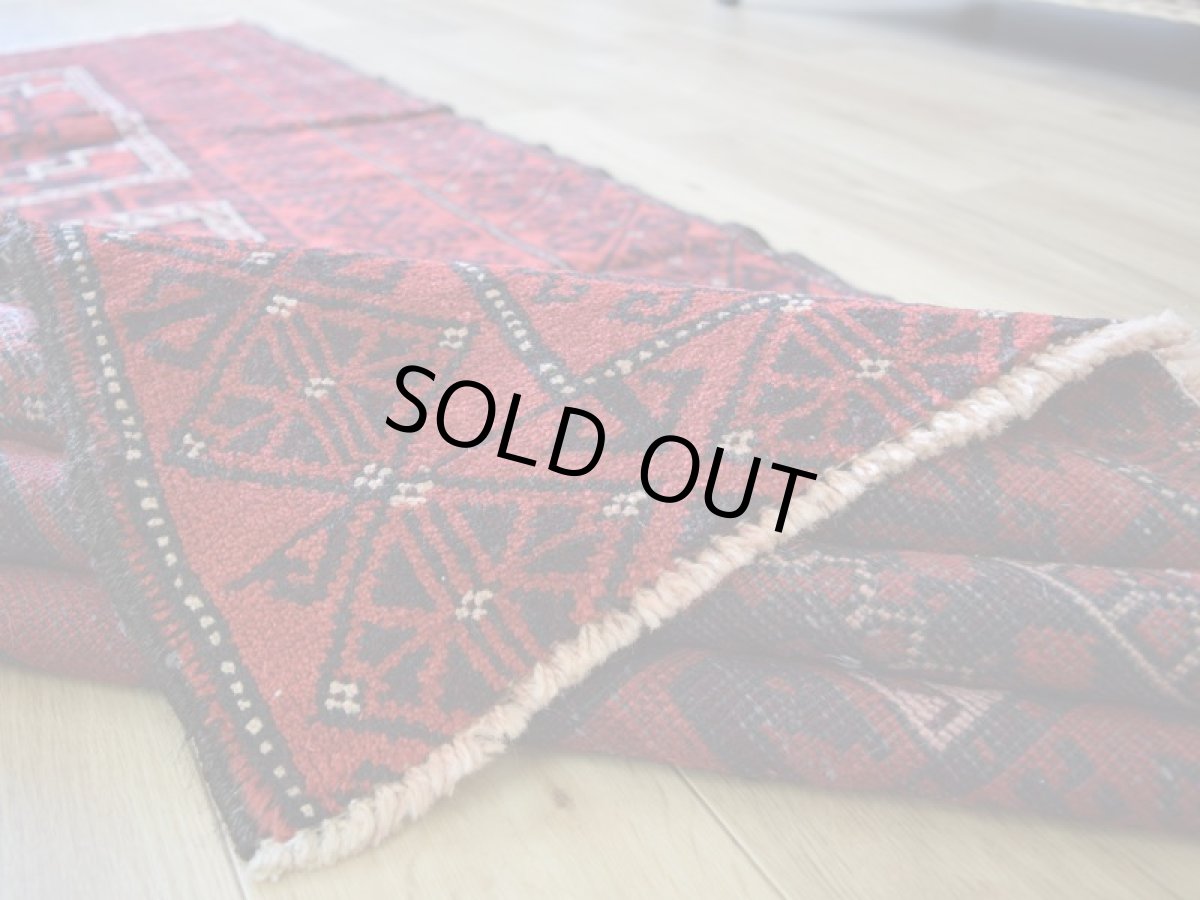 画像14: 中古品 ペルシャ 部族絨毯 バルーチ 縦2.3m 横1.2m 2.7㎡ 〜3帖 リビング ダイニング 2〜3人掛けソファ センターテーブル サイズ 225 x 120 cm No.Z173 天然 ウール 手織り トライバル ラグ 敷物 マット カーペット 幾何学模様 ヴィンテージ ビンテージ  c-z173-225120h57-001 (14)