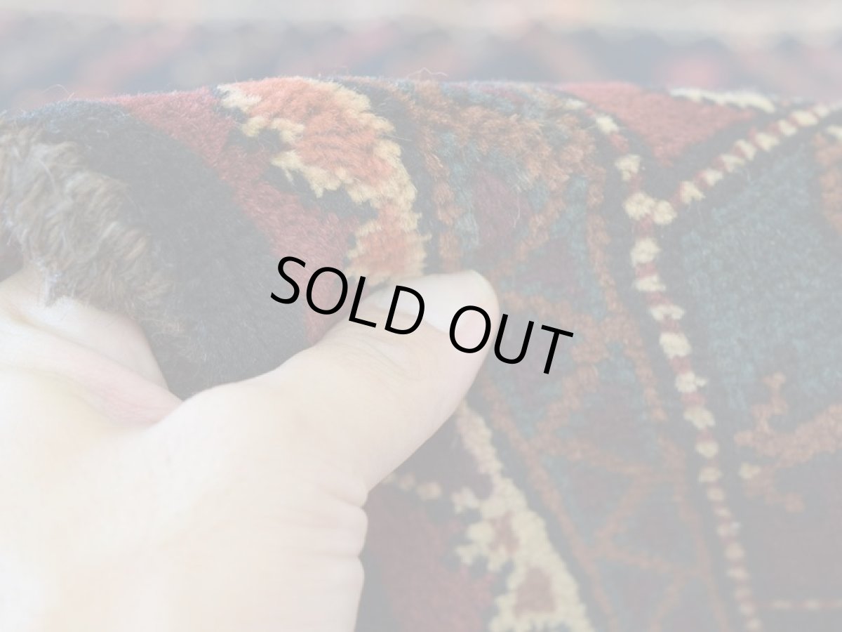 画像14: 中古品 ペルシャ 部族絨毯 バルーチ 縦2.4m 横1.3m 3㎡ 〜3帖 リビング ダイニング 2〜3人掛けソファ センターテーブル サイズ 240 x 125 cm No.Z171 天然 ウール 手織り トライバル ラグ 敷物 マット カーペット ゴルダニ柄 動物 アニマル 柄 ヴィンテージ ビンテージ  c-z171-240125h57-001 (14)