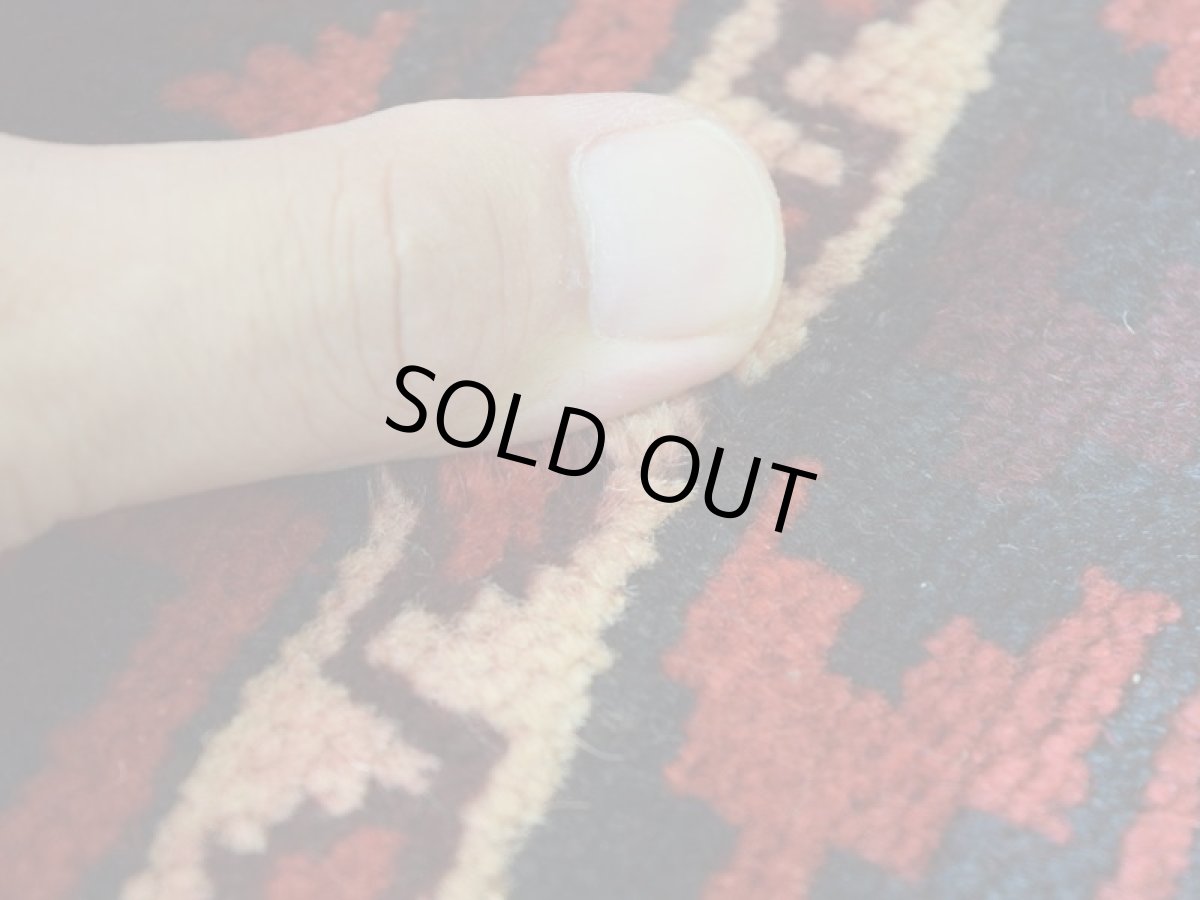 画像11: 中古品 ペルシャ 部族絨毯 バルーチ 縦2.3m 横1.2m 2.7㎡ 〜3帖 リビング ダイニング 2〜3人掛けソファ センターテーブル サイズ 225 x 120 cm No.Z173 天然 ウール 手織り トライバル ラグ 敷物 マット カーペット 幾何学模様 ヴィンテージ ビンテージ  c-z173-225120h57-001 (11)