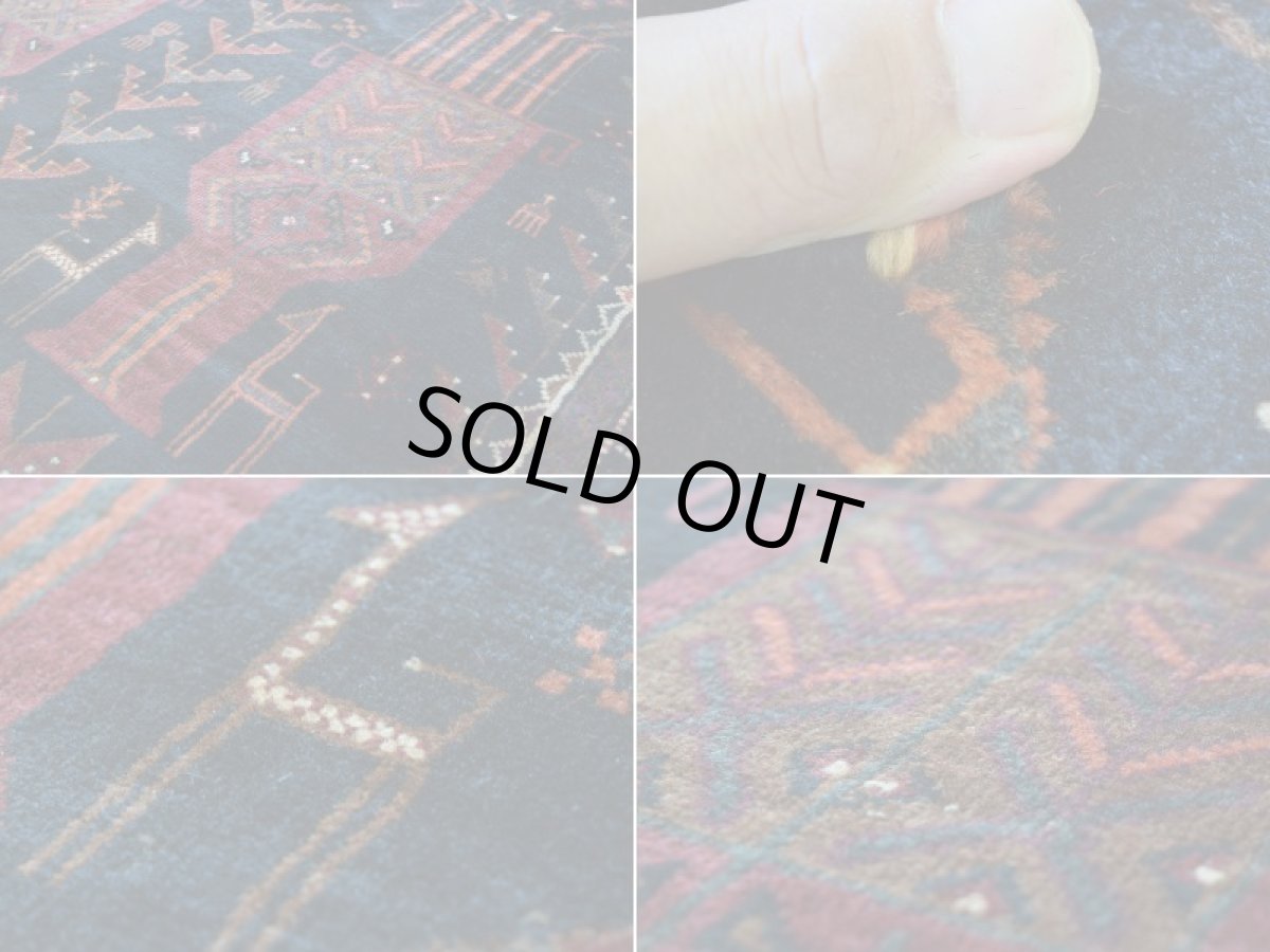 画像17: 中古品 ペルシャ 部族絨毯 バルーチ 縦2.4m 横1.3m 3㎡ 〜3帖 リビング ダイニング 2〜3人掛けソファ センターテーブル サイズ 240 x 125 cm No.Z171 天然 ウール 手織り トライバル ラグ 敷物 マット カーペット ゴルダニ柄 動物 アニマル 柄 ヴィンテージ ビンテージ  c-z171-240125h57-001 (17)