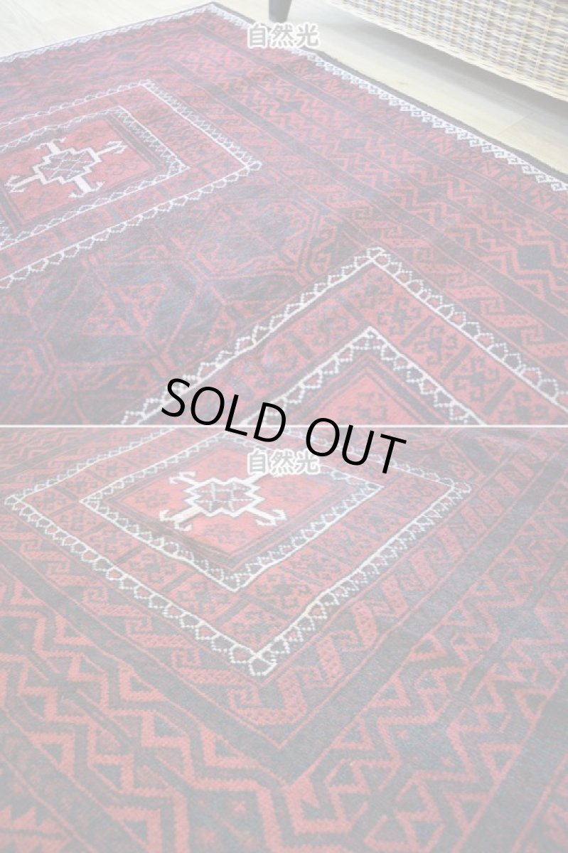 画像6: 中古品 ペルシャ 部族絨毯 バルーチ 縦2.1m 横1.1m 2.3㎡ 〜3帖 リビング ダイニング 2〜3人掛けソファ センターテーブル サイズ 210 x 107 cm No.Z175 天然 ウール 手織り トライバル ラグ 敷物 マット カーペット 幾何学模様 ヴィンテージ ビンテージ  c-z175-210107h57-001 (6)