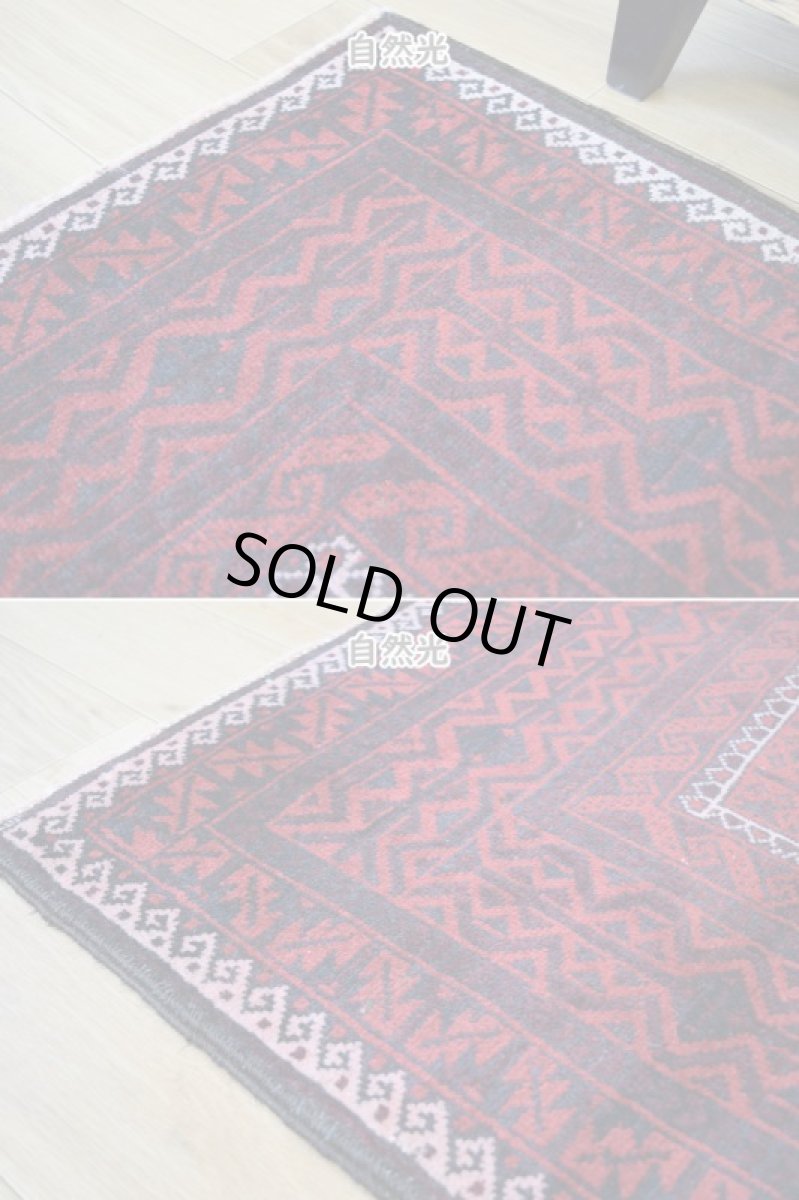 画像8: 中古品 ペルシャ 部族絨毯 バルーチ 縦2.1m 横1.1m 2.3㎡ 〜3帖 リビング ダイニング 2〜3人掛けソファ センターテーブル サイズ 210 x 107 cm No.Z175 天然 ウール 手織り トライバル ラグ 敷物 マット カーペット 幾何学模様 ヴィンテージ ビンテージ  c-z175-210107h57-001 (8)