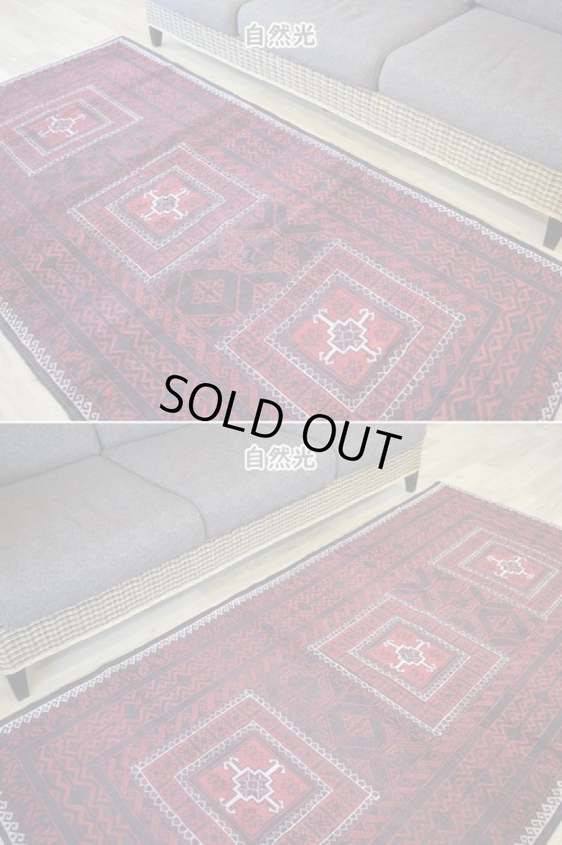 画像5: 中古品 ペルシャ 部族絨毯 バルーチ 縦2.1m 横1.1m 2.3㎡ 〜3帖 リビング ダイニング 2〜3人掛けソファ センターテーブル サイズ 210 x 107 cm No.Z175 天然 ウール 手織り トライバル ラグ 敷物 マット カーペット 幾何学模様 ヴィンテージ ビンテージ  c-z175-210107h57-001 (5)