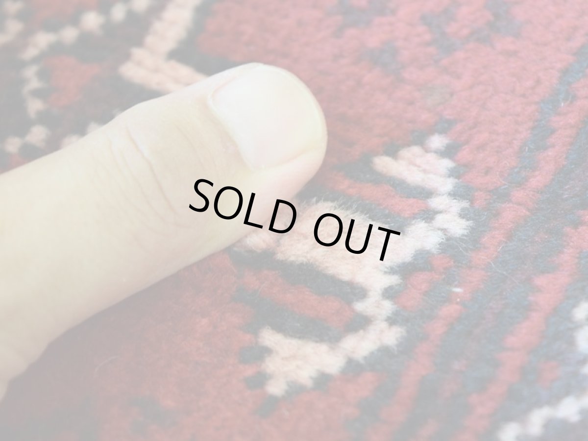 画像11: 中古品 ペルシャ 部族絨毯 バルーチ 縦2.1m 横1.1m 2.3㎡ 〜3帖 リビング ダイニング 2〜3人掛けソファ センターテーブル サイズ 210 x 107 cm No.Z175 天然 ウール 手織り トライバル ラグ 敷物 マット カーペット 幾何学模様 ヴィンテージ ビンテージ  c-z175-210107h57-001 (11)