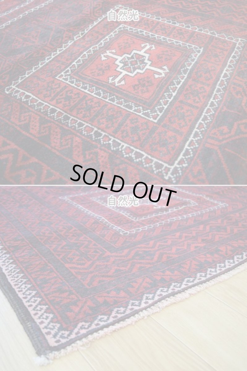 画像9: 中古品 ペルシャ 部族絨毯 バルーチ 縦2.1m 横1.1m 2.3㎡ 〜3帖 リビング ダイニング 2〜3人掛けソファ センターテーブル サイズ 210 x 107 cm No.Z175 天然 ウール 手織り トライバル ラグ 敷物 マット カーペット 幾何学模様 ヴィンテージ ビンテージ  c-z175-210107h57-001 (9)