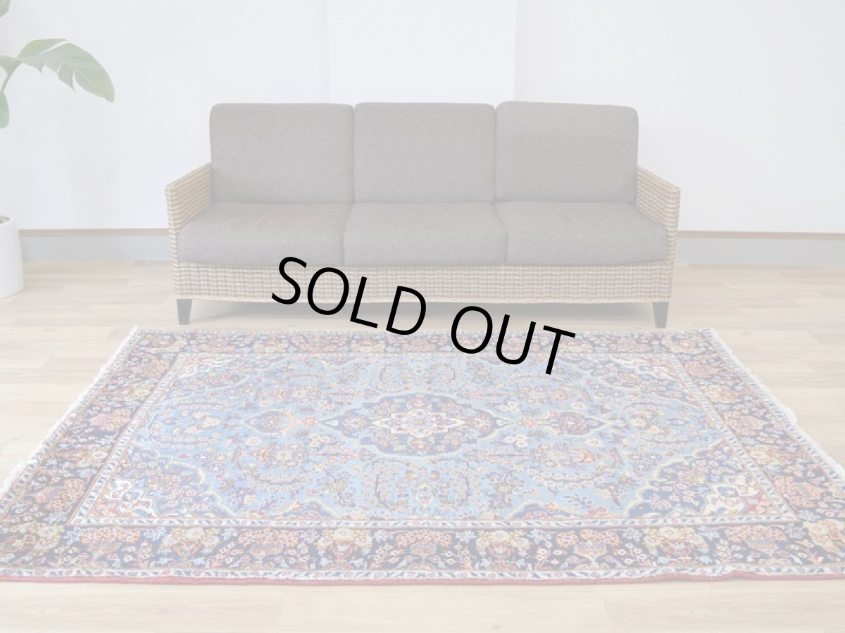 画像2: 良品 ペルシャ 絨毯 ヤズド 縦2.1m 横1.5m 3㎡ 〜3帖 リビング ダイニング 2〜3人掛けソファ センターテーブル サイズ 203 x 149 cm No.E131 天然 肉厚 ウール 手織り トライバル ラグ 敷物 マット カーペット ヴィンテージ ビンテージ  水色 赤 b-e131-203149h024-055 (2)