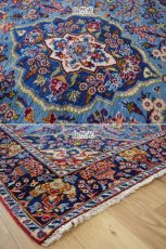 画像10: 良品 ペルシャ 絨毯 ヤズド 縦2.1m 横1.5m 3㎡ 〜3帖 リビング ダイニング 2〜3人掛けソファ センターテーブル サイズ 203 x 149 cm No.E131 天然 肉厚 ウール 手織り トライバル ラグ 敷物 マット カーペット ヴィンテージ ビンテージ  水色 赤 b-e131-203149h024-055 (10)