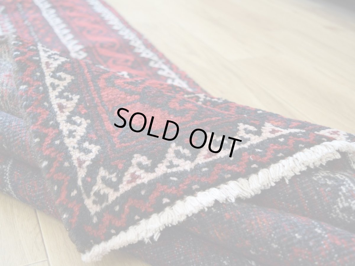 画像15: 中古品 ペルシャ 部族絨毯 バルーチ 縦2.2m 横1.2m 2.5㎡ 〜3帖 リビング ダイニング 2〜3人掛けソファ センターテーブル サイズ 215 x 115 cm No.Z176 天然 ウール 手織り トライバル ラグ 敷物 マット カーペット 幾何学模様 ヴィンテージ ビンテージ  c-z176-215115h57-001 (15)