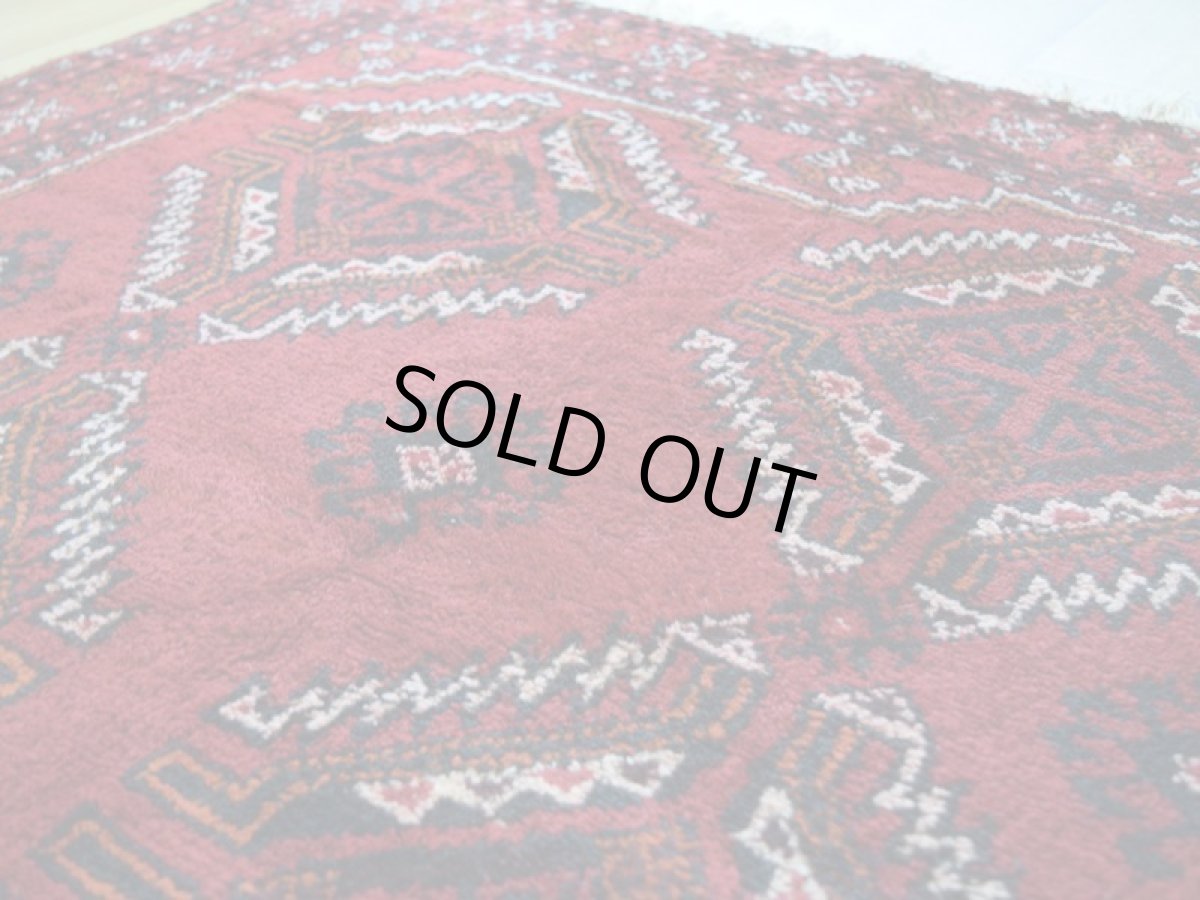 画像10: 中古品 ペルシャ 部族絨毯 バルーチ 縦2m 横1.2m 2.4㎡ 〜3帖 リビング ダイニング 2〜3人掛けソファ センターテーブル サイズ 195 x 120 cm No.Z135 天然 ウール 手織り トライバル ラグ 敷物 マット カーペット 幾何学模様 ヴィンテージ ビンテージ  c-z135-195120h57-001 (10)