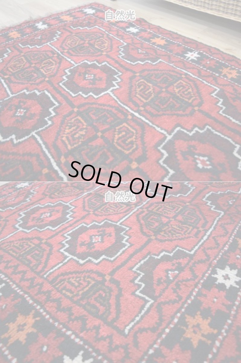 画像8: 中古品 ペルシャ 部族絨毯 グーチャン 縦1.8m 横1.1m 2㎡ 2人掛けソファ センターテーブル サイズ 175 x 105 cm No.Z205 天然 肉厚 ウール 手織り トライバル ラグ 敷物 マット カーペット 幾何学模様 ヴィンテージ ビンテージ  赤 c-z205-175105h06-87 (8)