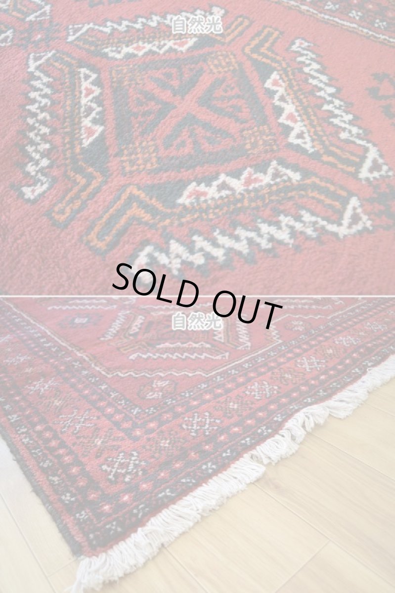 画像8: 中古品 ペルシャ 部族絨毯 バルーチ 縦2m 横1.2m 2.4㎡ 〜3帖 リビング ダイニング 2〜3人掛けソファ センターテーブル サイズ 195 x 120 cm No.Z135 天然 ウール 手織り トライバル ラグ 敷物 マット カーペット 幾何学模様 ヴィンテージ ビンテージ  c-z135-195120h57-001 (8)