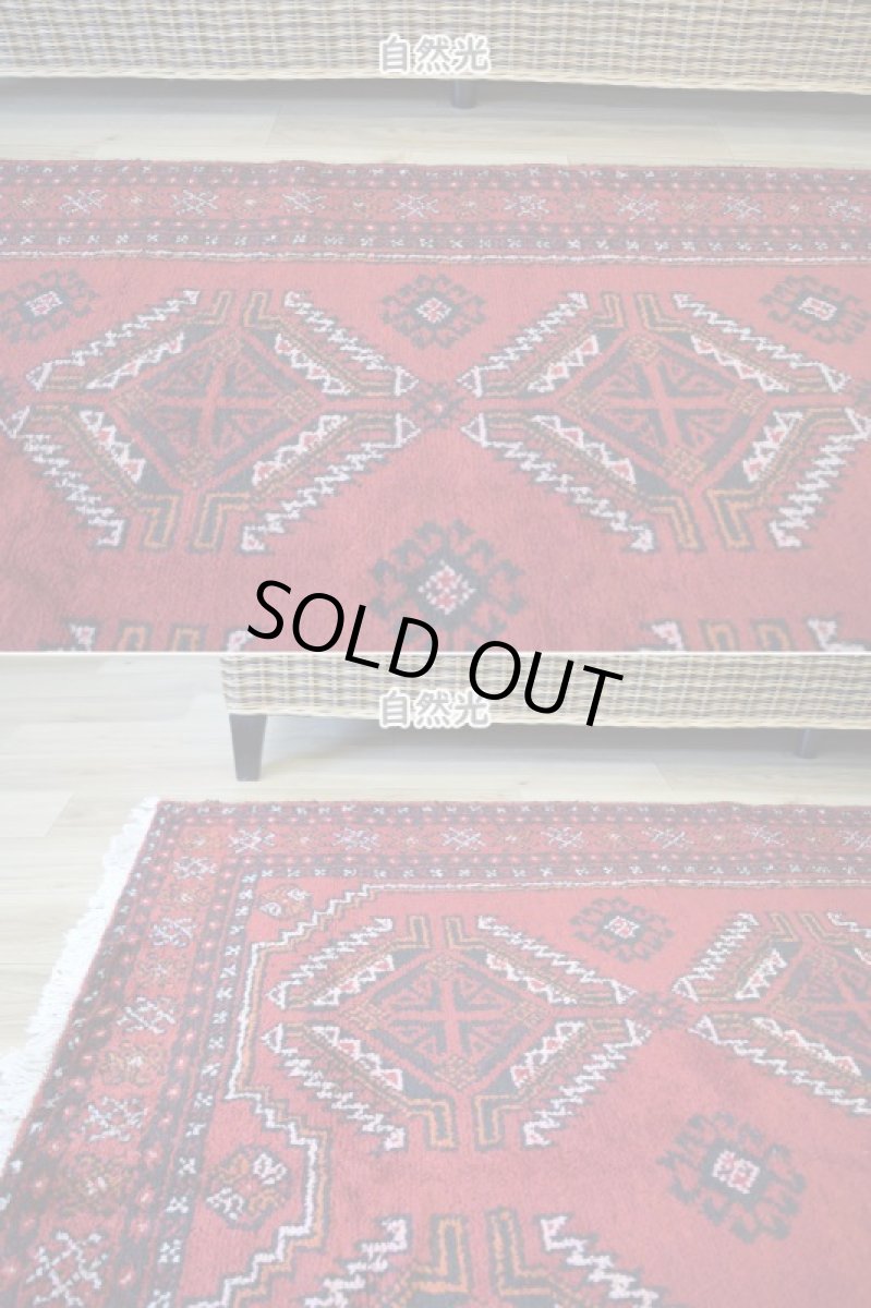 画像4: 中古品 ペルシャ 部族絨毯 バルーチ 縦2m 横1.2m 2.4㎡ 〜3帖 リビング ダイニング 2〜3人掛けソファ センターテーブル サイズ 195 x 120 cm No.Z135 天然 ウール 手織り トライバル ラグ 敷物 マット カーペット 幾何学模様 ヴィンテージ ビンテージ  c-z135-195120h57-001 (4)