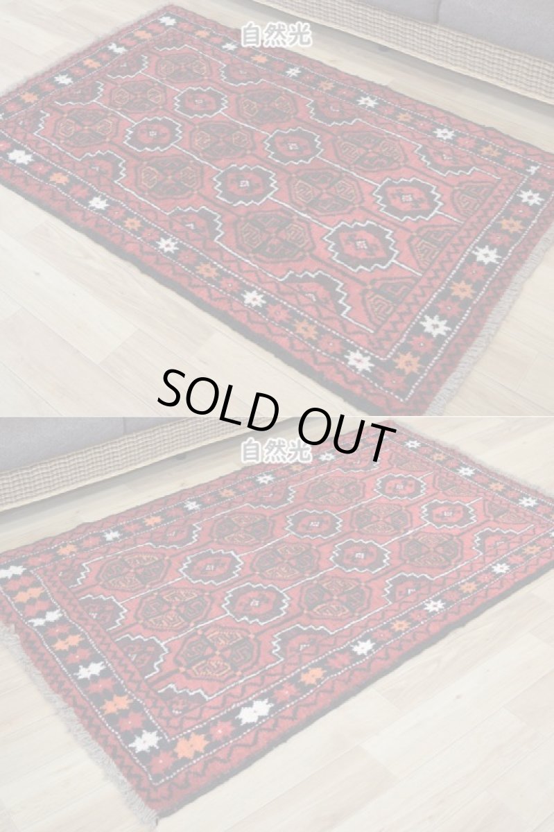 画像5: 中古品 ペルシャ 部族絨毯 グーチャン 縦1.8m 横1.1m 2㎡ 2人掛けソファ センターテーブル サイズ 175 x 105 cm No.Z205 天然 肉厚 ウール 手織り トライバル ラグ 敷物 マット カーペット 幾何学模様 ヴィンテージ ビンテージ  赤 c-z205-175105h06-87 (5)