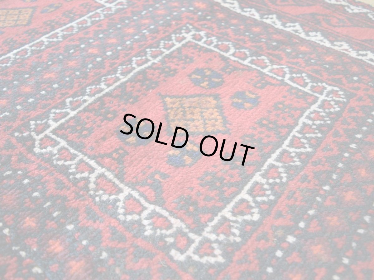 画像11: 中古品 ペルシャ 部族絨毯 バルーチ 縦2.2m 横1.2m 2.5㎡ 〜3帖 リビング ダイニング 2〜3人掛けソファ センターテーブル サイズ 215 x 115 cm No.Z176 天然 ウール 手織り トライバル ラグ 敷物 マット カーペット 幾何学模様 ヴィンテージ ビンテージ  c-z176-215115h57-001 (11)