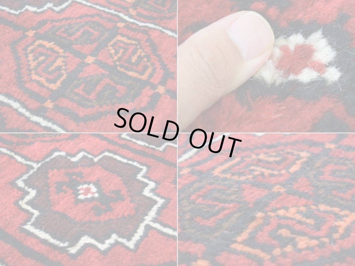 画像17: 中古品 ペルシャ 部族絨毯 グーチャン 縦1.8m 横1.1m 2㎡ 2人掛けソファ センターテーブル サイズ 175 x 105 cm No.Z205 天然 肉厚 ウール 手織り トライバル ラグ 敷物 マット カーペット 幾何学模様 ヴィンテージ ビンテージ  赤 c-z205-175105h06-87 (17)