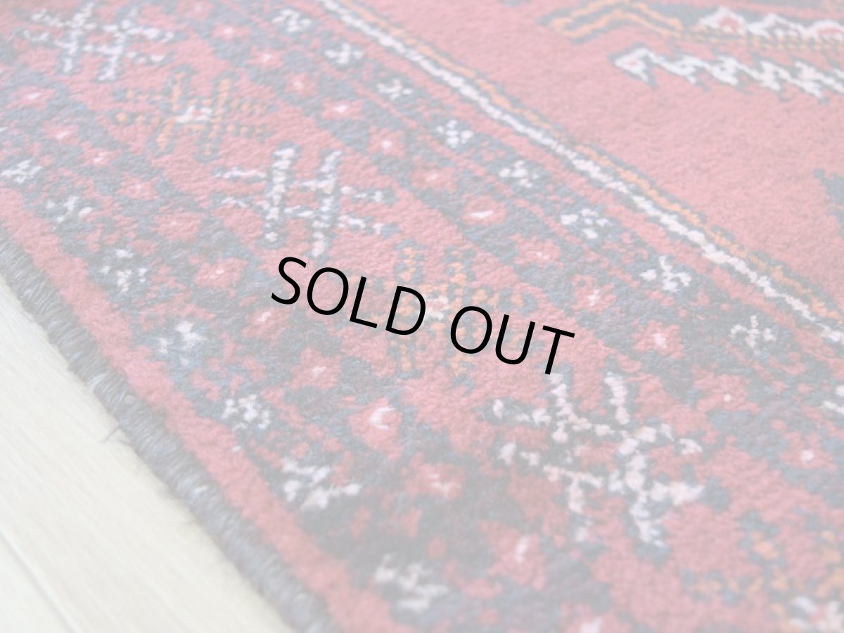 画像13: 中古品 ペルシャ 部族絨毯 バルーチ 縦2m 横1.2m 2.4㎡ 〜3帖 リビング ダイニング 2〜3人掛けソファ センターテーブル サイズ 195 x 120 cm No.Z135 天然 ウール 手織り トライバル ラグ 敷物 マット カーペット 幾何学模様 ヴィンテージ ビンテージ  c-z135-195120h57-001 (13)