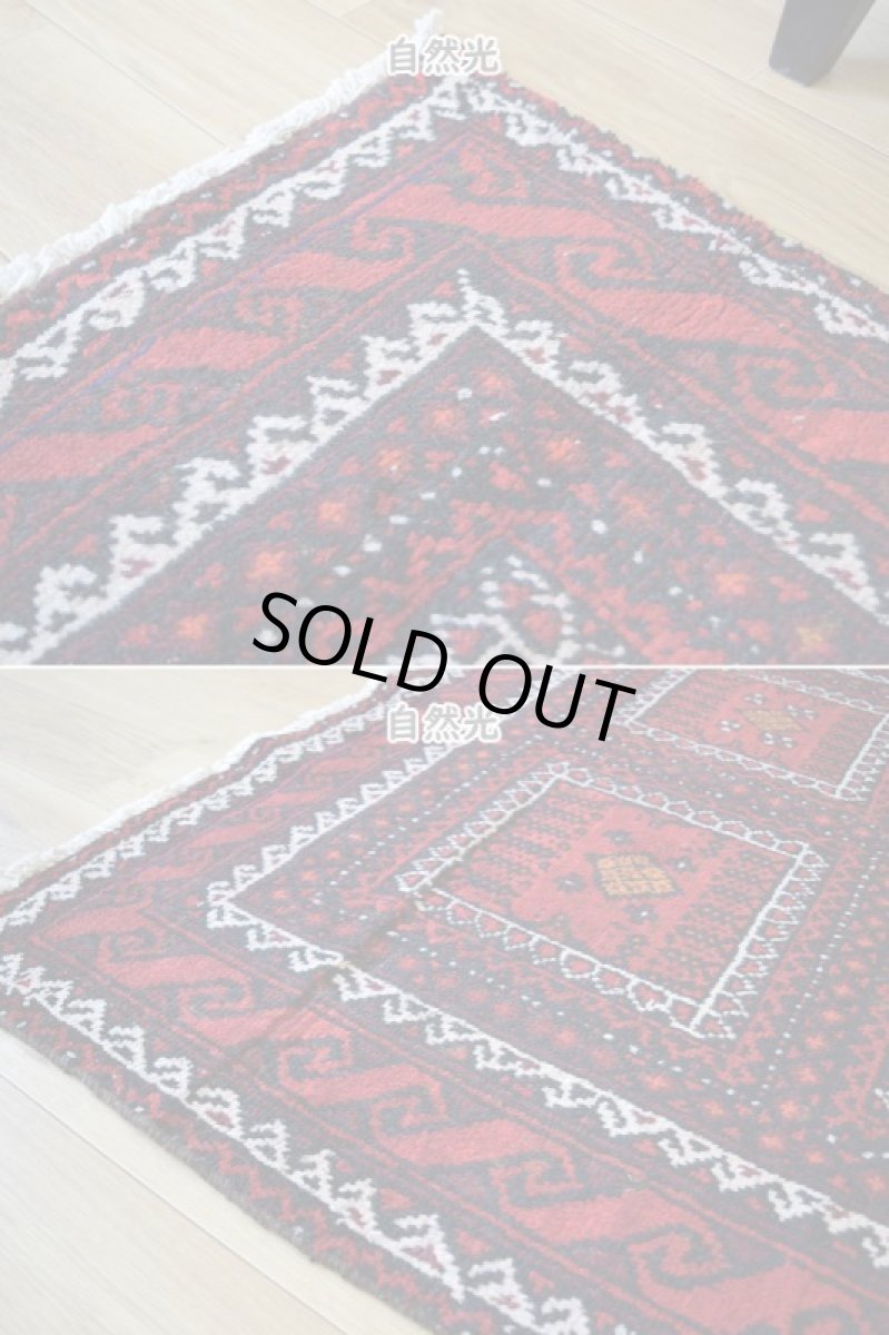 画像8: 中古品 ペルシャ 部族絨毯 バルーチ 縦2.2m 横1.2m 2.5㎡ 〜3帖 リビング ダイニング 2〜3人掛けソファ センターテーブル サイズ 215 x 115 cm No.Z176 天然 ウール 手織り トライバル ラグ 敷物 マット カーペット 幾何学模様 ヴィンテージ ビンテージ  c-z176-215115h57-001 (8)