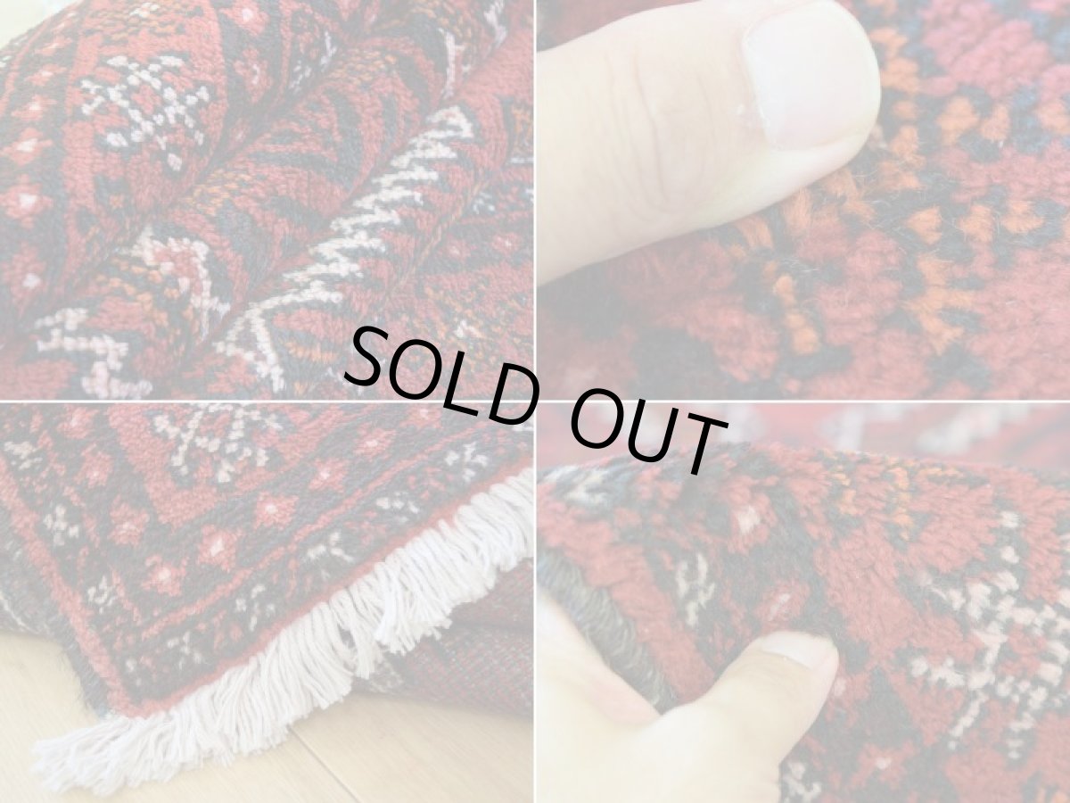 画像18: 中古品 ペルシャ 部族絨毯 バルーチ 縦2m 横1.2m 2.4㎡ 〜3帖 リビング ダイニング 2〜3人掛けソファ センターテーブル サイズ 195 x 120 cm No.Z135 天然 ウール 手織り トライバル ラグ 敷物 マット カーペット 幾何学模様 ヴィンテージ ビンテージ  c-z135-195120h57-001 (18)