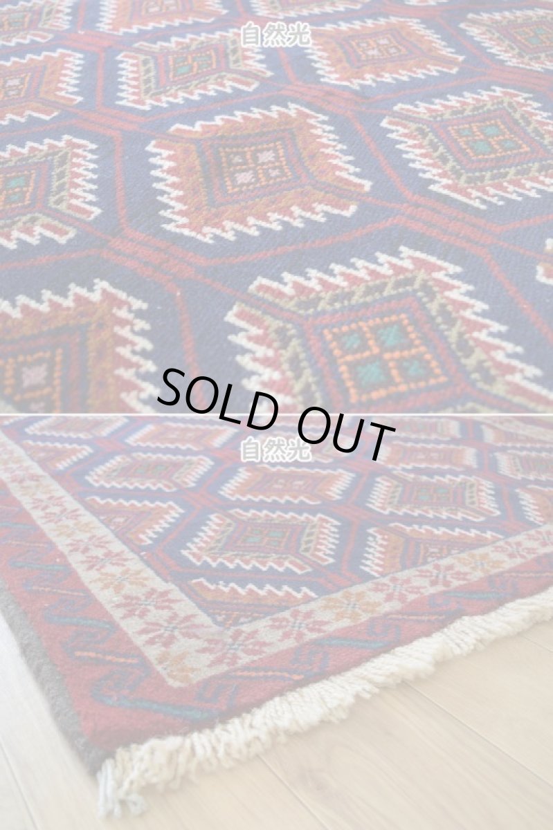 画像9: 新品 ペルシャ 部族絨毯 バルーチ 縦2m 横1.1m 2.2㎡ 〜3帖 リビング ダイニング 2〜3人掛けソファ センターテーブル サイズ 195 x 105 cm No.H13 天然 ウール 手織り トライバル ラグ 敷物 マット カーペット 幾何学模様  ネイビー n-H13-195105h003-004 (9)