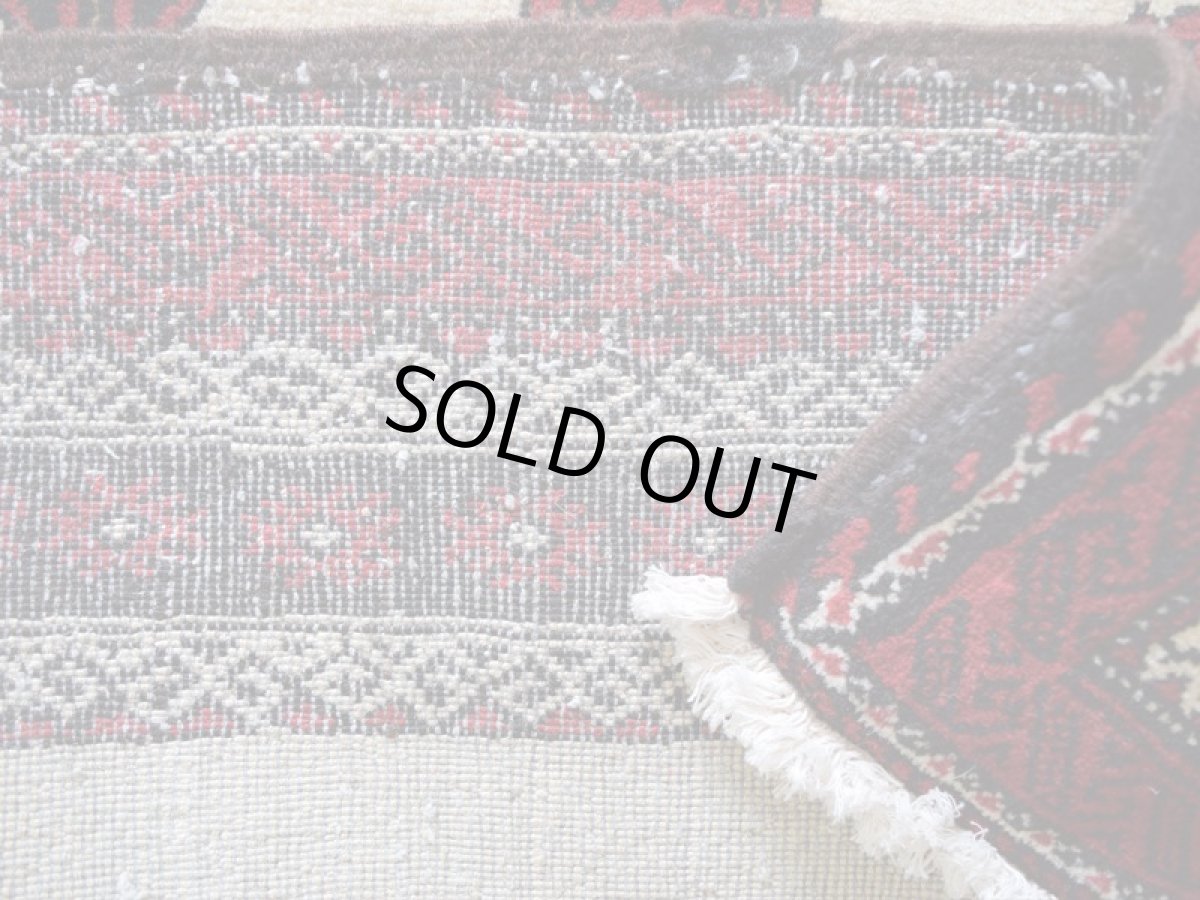 画像16: 美品 ペルシャ 部族絨毯 バルーチ 縦2m 横1.1m 2.2㎡ 〜2-3帖 リビング ダイニング 2〜3人掛けソファ センターテーブル サイズ 203 x 108 cm No.H19 天然 ウール 手織り トライバル ラグ 敷物 マット カーペット 幾何学模様 クリーム 生成り色 ヴィンテージ ビンテージ 中古品に抵抗のある方にもおすすめです。a-H19-203108h003-004 (16)