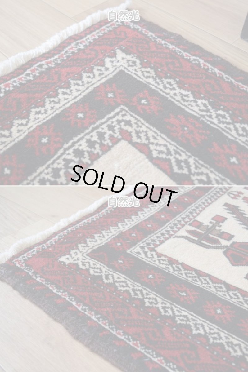 画像8: 美品 ペルシャ 部族絨毯 バルーチ 縦2m 横1.1m 2.2㎡ 〜2-3帖 リビング ダイニング 2〜3人掛けソファ センターテーブル サイズ 203 x 108 cm No.H19 天然 ウール 手織り トライバル ラグ 敷物 マット カーペット 幾何学模様 クリーム 生成り色 ヴィンテージ ビンテージ 中古品に抵抗のある方にもおすすめです。a-H19-203108h003-004 (8)