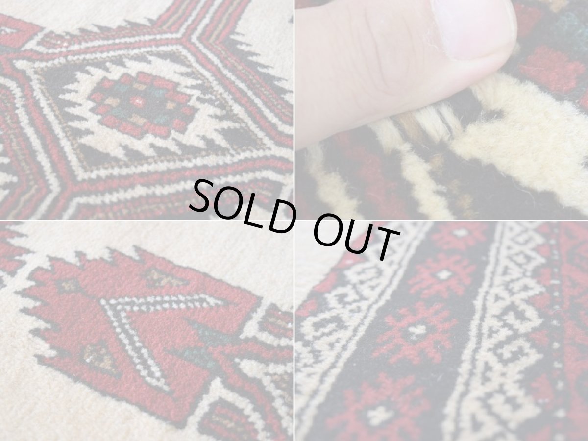 画像19: 美品 ペルシャ 部族絨毯 バルーチ 縦2m 横1.1m 2.2㎡ 〜2-3帖 リビング ダイニング 2〜3人掛けソファ センターテーブル サイズ 203 x 108 cm No.H19 天然 ウール 手織り トライバル ラグ 敷物 マット カーペット 幾何学模様 クリーム 生成り色 ヴィンテージ ビンテージ 中古品に抵抗のある方にもおすすめです。a-H19-203108h003-004 (19)