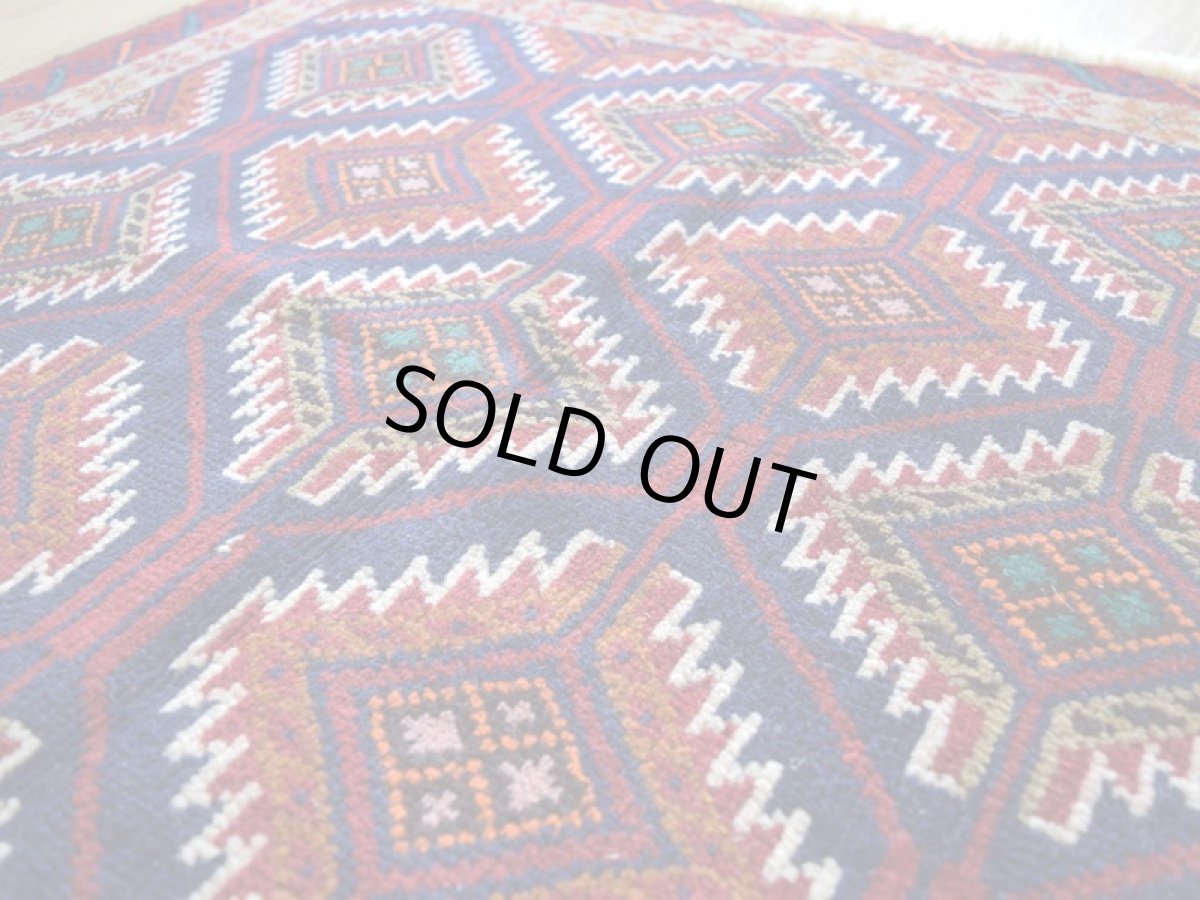 画像11: 新品 ペルシャ 部族絨毯 バルーチ 縦2m 横1.1m 2.2㎡ 〜3帖 リビング ダイニング 2〜3人掛けソファ センターテーブル サイズ 195 x 105 cm No.H13 天然 ウール 手織り トライバル ラグ 敷物 マット カーペット 幾何学模様  ネイビー n-H13-195105h003-004 (11)