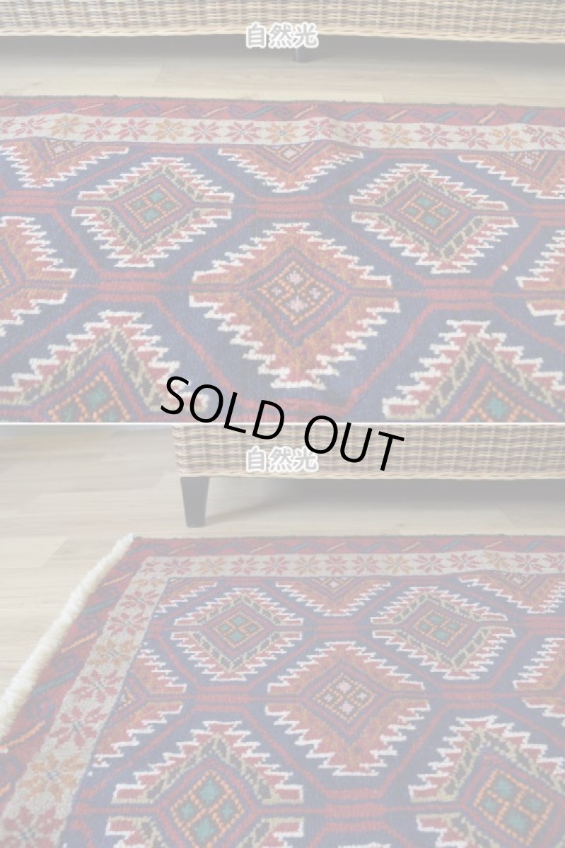 画像4: 新品 ペルシャ 部族絨毯 バルーチ 縦2m 横1.1m 2.2㎡ 〜3帖 リビング ダイニング 2〜3人掛けソファ センターテーブル サイズ 195 x 105 cm No.H13 天然 ウール 手織り トライバル ラグ 敷物 マット カーペット 幾何学模様  ネイビー n-H13-195105h003-004 (4)