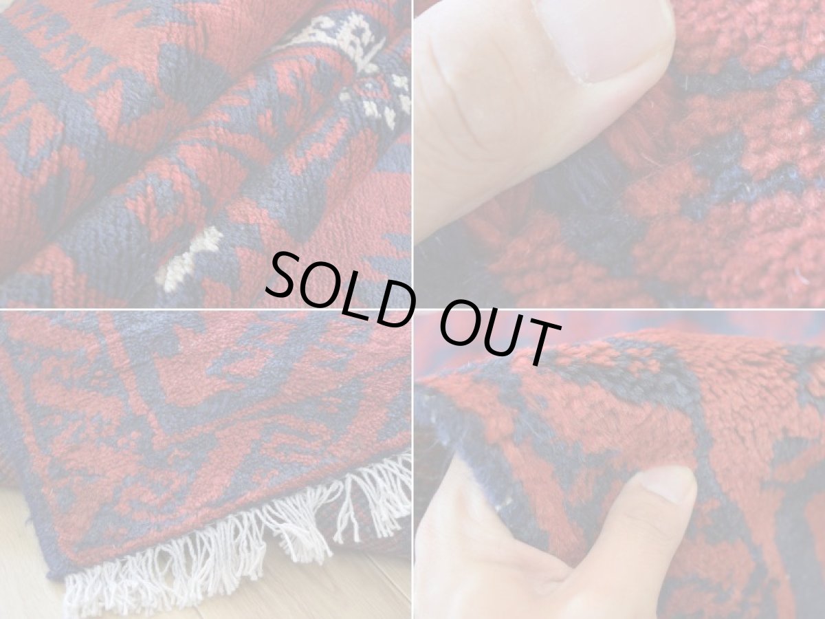 画像18: 良品 ペルシャ 部族絨毯 バルーチ 縦2.7m 横1.3m 3.5㎡ 3帖程度 リビング ダイニング 3人掛けソファ サイズ 266 x 130 cm No.z190 天然 ウール 手織り トライバル ラグ 敷物 マット カーペット 幾何学模様 ヴィンテージ ビンテージ  赤 ネイビー b-z190-266130h57-001 (18)