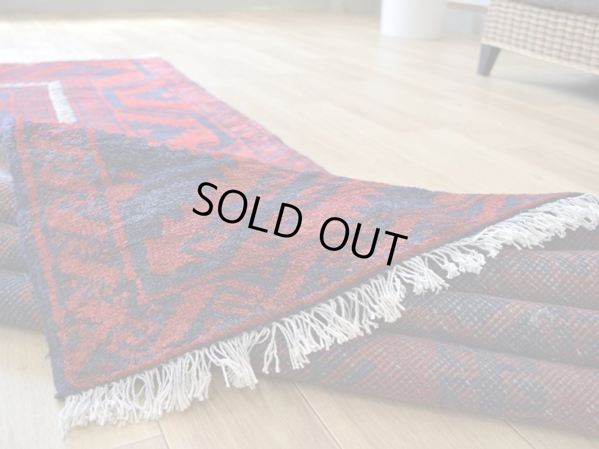 画像14: 良品 ペルシャ 部族絨毯 バルーチ 縦2.7m 横1.3m 3.5㎡ 3帖程度 リビング ダイニング 3人掛けソファ サイズ 266 x 130 cm No.z190 天然 ウール 手織り トライバル ラグ 敷物 マット カーペット 幾何学模様 ヴィンテージ ビンテージ  赤 ネイビー b-z190-266130h57-001 (14)