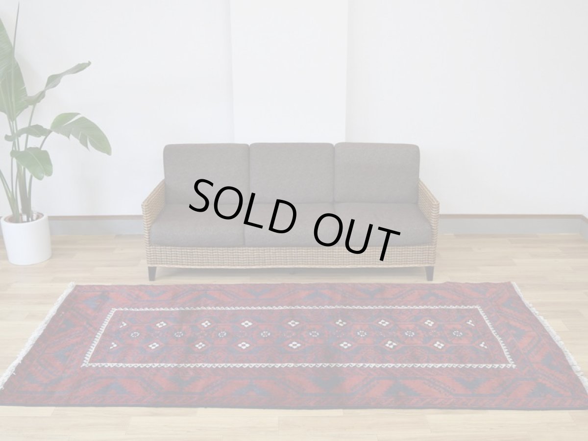 画像1: 良品 ペルシャ 部族絨毯 バルーチ 縦2.7m 横1.3m 3.5㎡ 3帖程度 リビング ダイニング 3人掛けソファ サイズ 266 x 130 cm No.z190 天然 ウール 手織り トライバル ラグ 敷物 マット カーペット 幾何学模様 ヴィンテージ ビンテージ  赤 ネイビー b-z190-266130h57-001 (1)