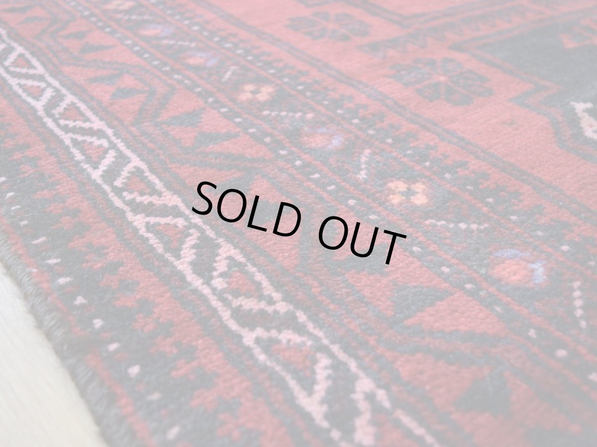 画像12: 中古品 ペルシャ 部族絨毯 バルーチ 縦2.2m 横1.2m 2.6㎡ 〜3帖 リビング ダイニング 2〜3人掛けソファ センターテーブル サイズ 213 x 120 cm No.Z153 天然 ウール 手織り トライバル ラグ 敷物 マット カーペット 幾何学模様 ヴィンテージ ビンテージ c-z153-213120h57-001 (12)