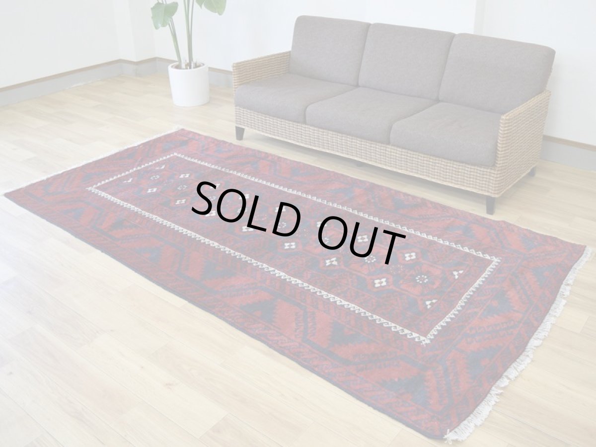 画像2: 良品 ペルシャ 部族絨毯 バルーチ 縦2.7m 横1.3m 3.5㎡ 3帖程度 リビング ダイニング 3人掛けソファ サイズ 266 x 130 cm No.z190 天然 ウール 手織り トライバル ラグ 敷物 マット カーペット 幾何学模様 ヴィンテージ ビンテージ  赤 ネイビー b-z190-266130h57-001 (2)