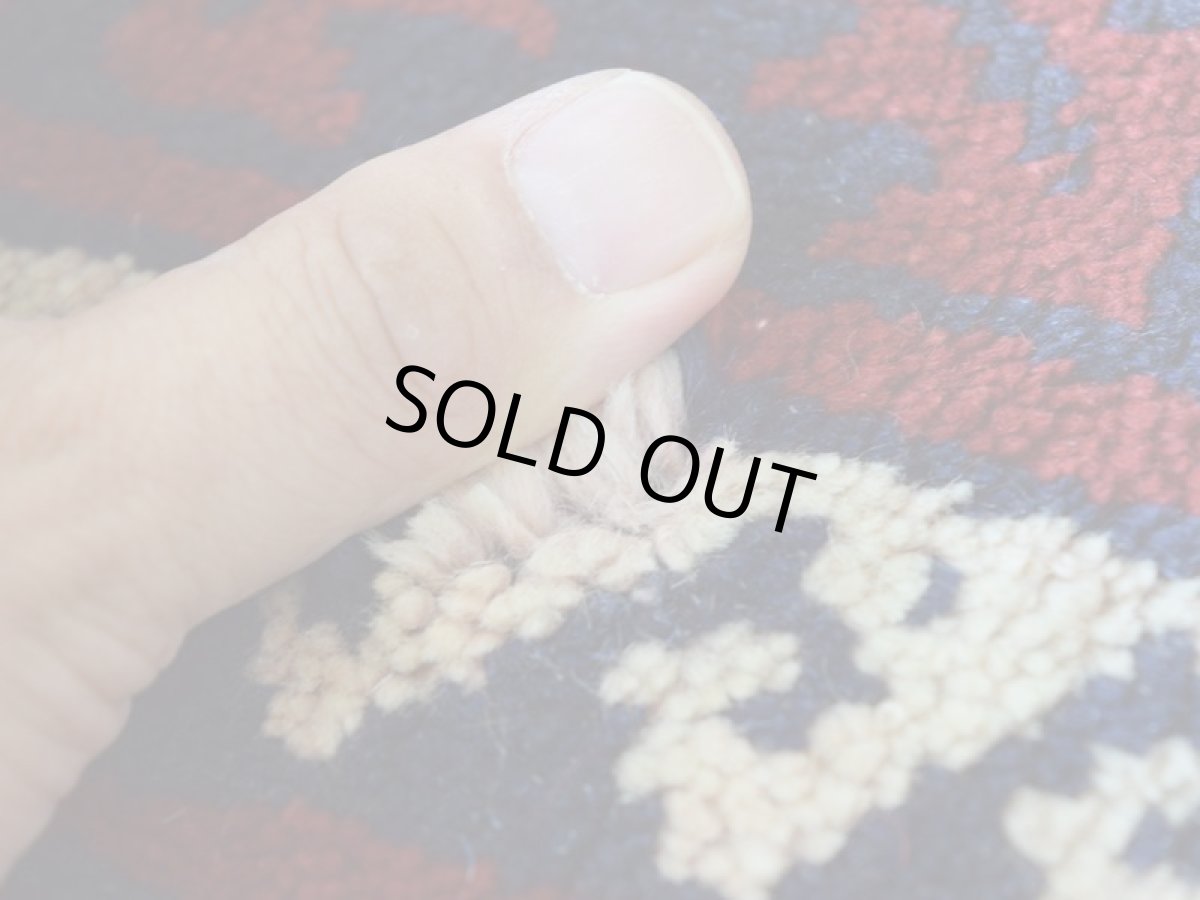 画像11: 良品 ペルシャ 部族絨毯 バルーチ 縦2.7m 横1.3m 3.5㎡ 3帖程度 リビング ダイニング 3人掛けソファ サイズ 266 x 130 cm No.z190 天然 ウール 手織り トライバル ラグ 敷物 マット カーペット 幾何学模様 ヴィンテージ ビンテージ  赤 ネイビー b-z190-266130h57-001 (11)