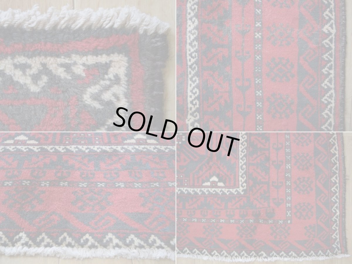 画像19: 良品 ペルシャ 部族絨毯 バルーチ 縦3m 横1.5m 4.5㎡ 〜6帖程度 リビング ダイニング 3人掛けソファ サイズ 300 x 150 cm No.z169 天然 ウール 手織り トライバル ラグ 敷物 マット カーペット 幾何学模様 ヴィンテージ ビンテージ  赤 黒 b-z169-300150h57-001 (19)